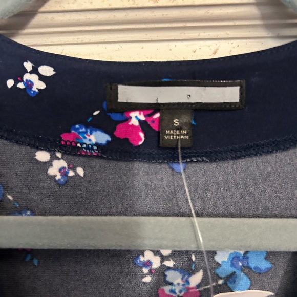 NWT VERSATILE Floral Wrap Dress w/V Neck and a Comfortable Knit Fit - Picture 10 of 10